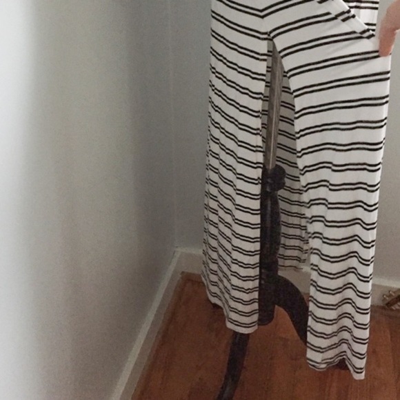 Soprano White & Black Striped Halter neck Maxi Dress small - Picture 4 of 5
